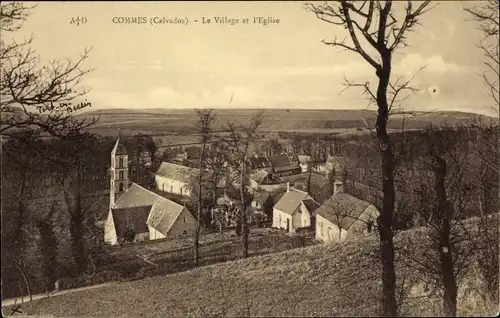 Ak Commes Calvados, Le Village et l'Eglise