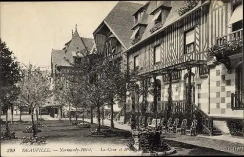 Ak Deauville Calvados, Normandy Hôtel, Cour, jardin, puits