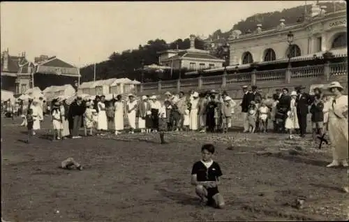 Foto Ak Caen Calvados, Strandpartie, Odette, 1923