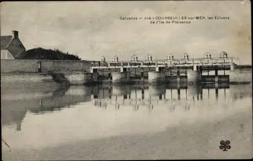 Ak Courseulles sur Mer Calvados, Les Ecluses de l'Ile de Plaisance