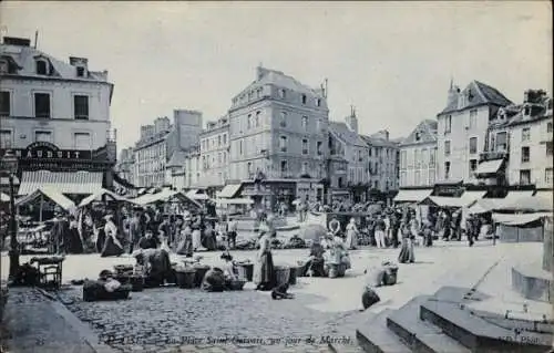 Ak Falaise Calvados, La Place Saint Gervais un jour de marche