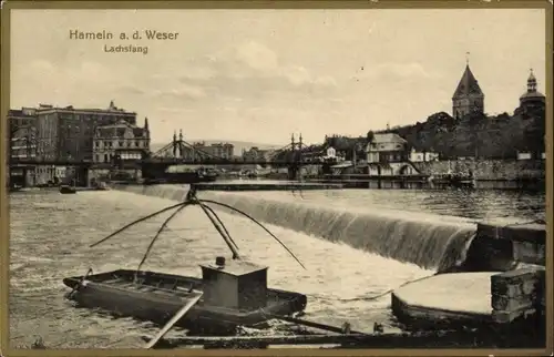 Ak Hameln in Niedersachsen, Lachsfang, Wehr, Brücke, Teilansicht der Stadt