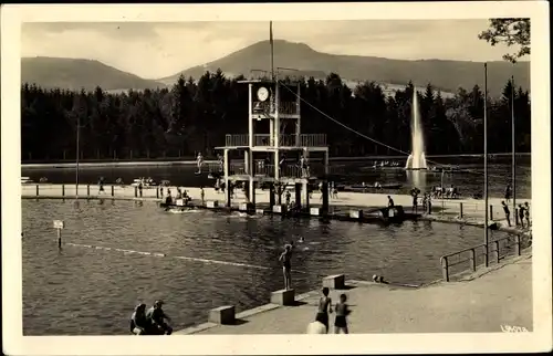 Ak Großschönau Sachsen, Waldstrandbad, Freibad, Besucher