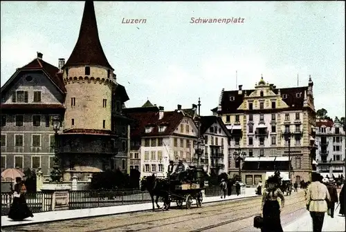 Ak Luzern, Schwanenplatz mit Häusern, Menschen,Kutsche