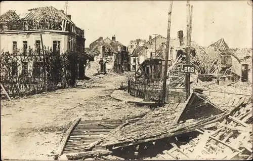 Foto Ak Lens Pas de Calais, Kriegszerstörungen, Hausruinen, I WK