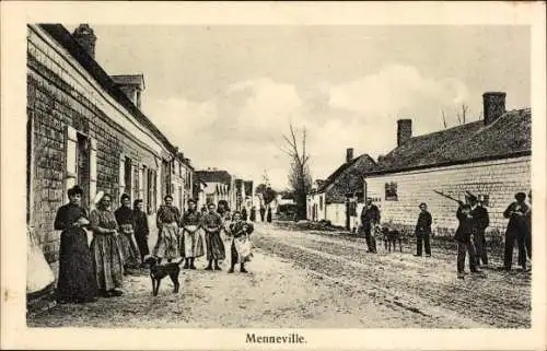 Ak Menneville Aisne, Straßenpartie, Wohnhäuser, Bewohner