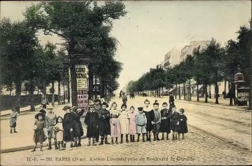 Ak Paris XV Vaugirard, Avenue Lovendal prise du Boulevard de Grenette, Kinder, Litfaßsäulen