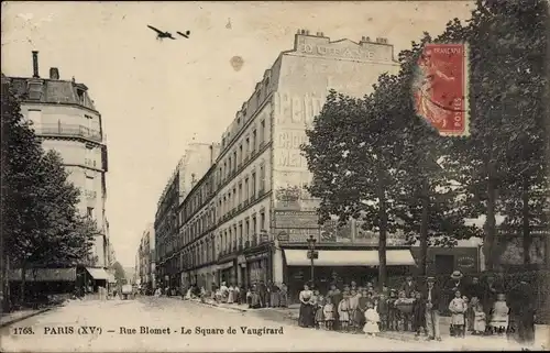 Ak Paris XV, Rue Blomet, le Square de Vaugirard, Geschäfte, Personengruppe, Propellerflugzeug