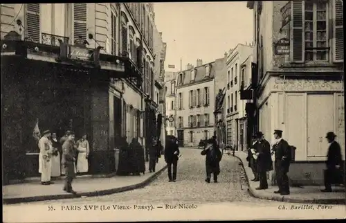 Ak Paris XVI, Rue Nicolo, Straßenecke, Charcutier, Fleischer vor Ladengeschäft, Passanten