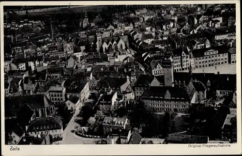 Ak Zeitz im Burgenlandkreis, Blick auf den Ort, Rathaus, Fliegeraufnahme