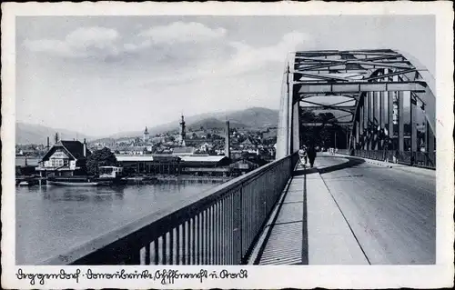 Ak Deggendorf im Bayerischen Wald Niederbayern, Donaubrücke, Blick auf den Ort, Hafen