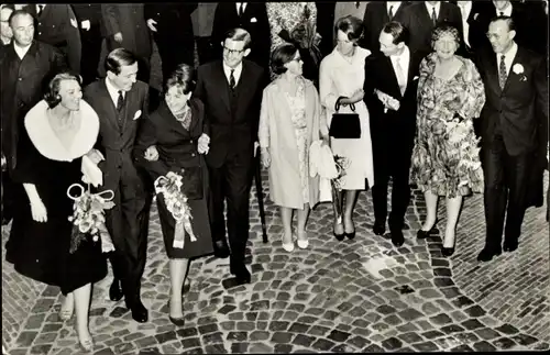 Ak Leiden Südholland, Koninklije Familie in de Kloksteeg, 1965