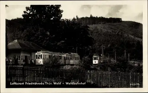 Ak Friedrichroda im Thüringer Wald, Waldbahnhof,  Straßenbahn