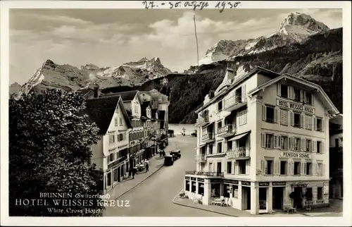Ak Brunnen Kt. Schwyz Schweiz, Hotel Weißes Kreuz, White Cross Hotel, Propr. E. Lang