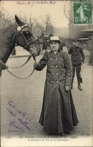 Ak Paris, Kutscherin, les Femmes Cocher, Mme Lutgen, ex comtesse du Pin de la Guèrnière