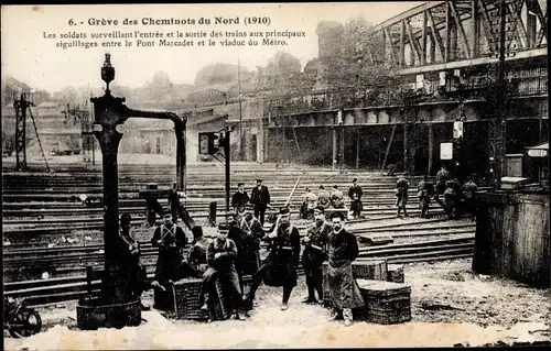 Ak Paris X. Arrondissement Entrepôt, Greve de Cheminots du Nord, Les soldats surveillant