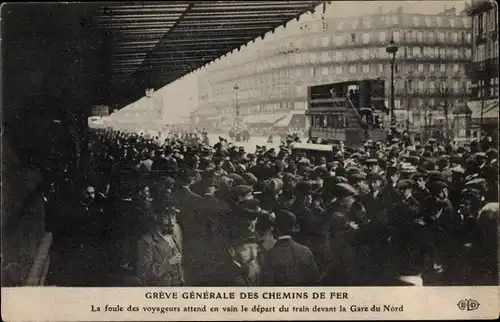 Ak Paris X. Arrondissement Entrepôt, Greve Generale des Chemins de Fer, La foule des voyageurs