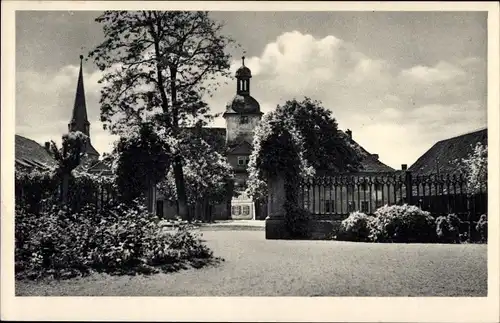 Ak Gebesee in Thüringen, Schloss, DLEH Hermann Lietz Schule, Schulhof