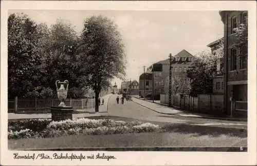 Ak Hermsdorf in Thüringen, Bahnhofstraße, Anlagen