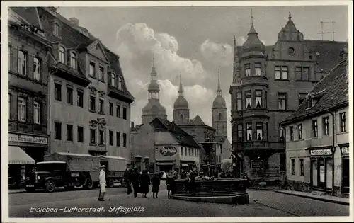 Ak Lutherstadt Eisleben, Stiftsplatz, Brunnen