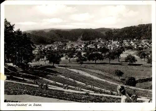 Ak Dahn in der Pfalz, Ehrenfriedhof, Gesamtansicht