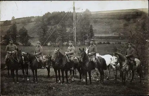 Foto Ak Deutsche Soldaten in Uniformen, Reiter, Gruppenaufnahme, I WK