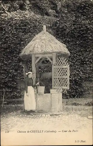 Ak Creully Calvados, Château, Cour du Puits, Brunnen