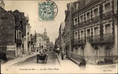 Ak Trouville sur Mer Calvados, La Rue Victor Hugo