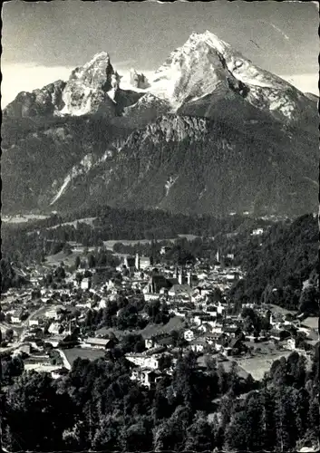 Ak Berchtesgaden in Oberbayern, Luftbild vom Ort mit Watzmann