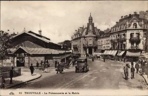 Ak Trouville Calvados, La Poissonnerie, La Mairie