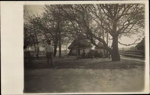 Foto Ak Feldbahn Depot, Hula-Kamienska, Deutscher Soldat, I. WK