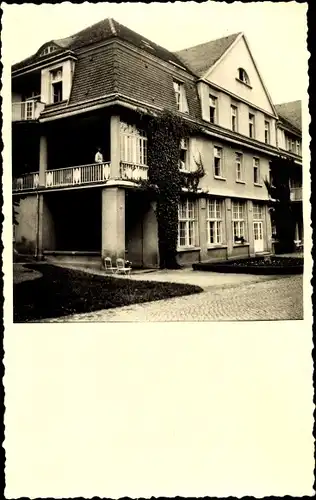 Foto Ak Pirna an der Elbe, Seitenansicht vom Wohnhaus