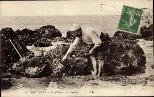Ak Trouville Calvados, Le pecheur de moules