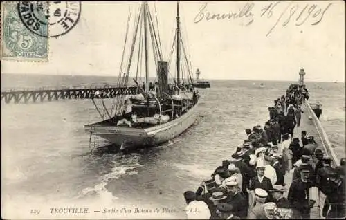 Ak Trouville Calvados, Sortie d'un Bateau de Peche