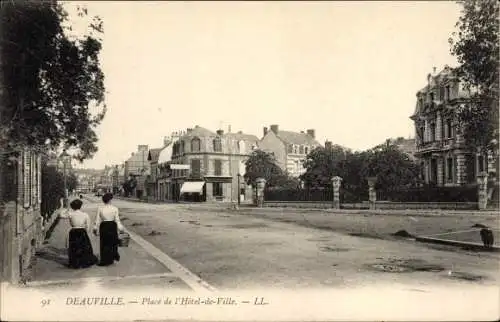 Ak Deauville Calvados, Place de l'Hotel de Ville