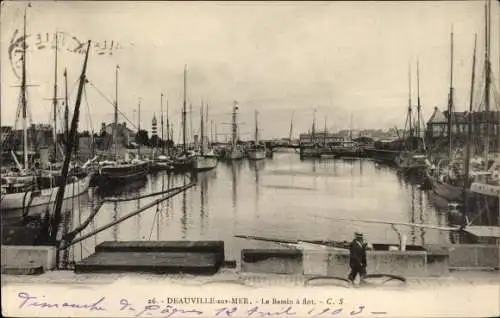 Ak Deauville sur Mer Calvados, Le Bassin a flot