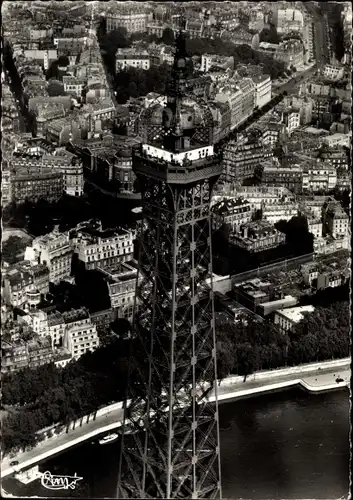 Ak Paris VII, La Tour Eiffel, Eiffelturm, et Place d´léna