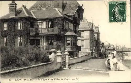 Ak Lion sur Mer Calvados, la digue et les villas du centre