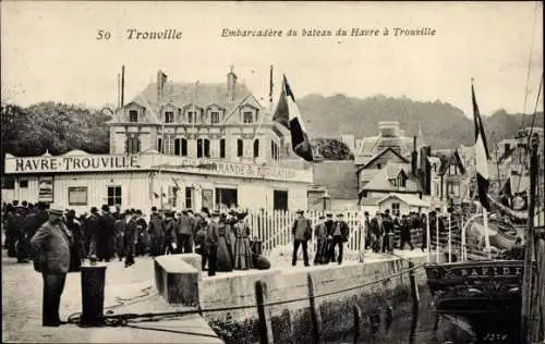 Ak Trouville Calvados, embarcadère du Bateau du Havre à Trouville, Hafengebäude, Reisende