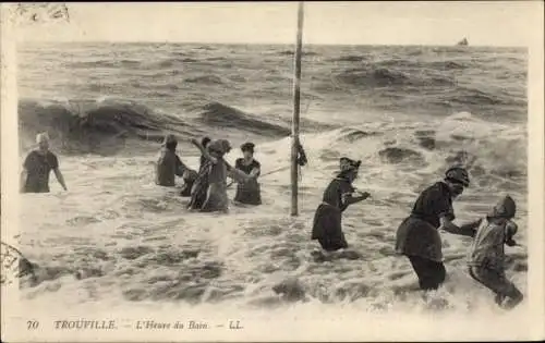 Ak Trouville Calvados, l'heure du bain, Badende in der Brandung