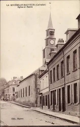 Ak La Riviere Saint Sauveur Calvados, Église et Mairie, Straßenpartie