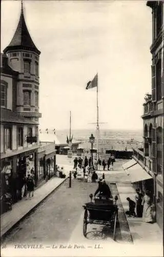 Ak Trouville Calvados, la Rue de Paris, Blick aufs Meer, Pferdekutsche