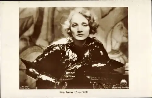 Ak Schauspielerin Marlene Dietrich, Portrait