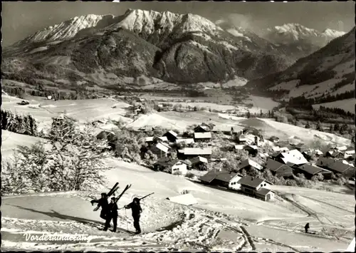 Ak Vorderhindelang Bad Hindelang Oberallgäu, Ort im Winter mit Iseler