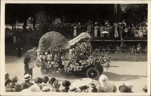 Foto Ak Montreux Kanton Waadt, Festzug, Festwagen, Schnecke aus Blumen, Narzissenfest
