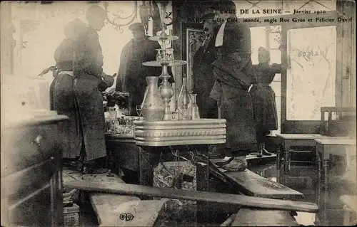 Ak Paris XVI, Crue de la Seine, Janvier 1910, angle Rue Gros et Felicien David, Cafe inondé