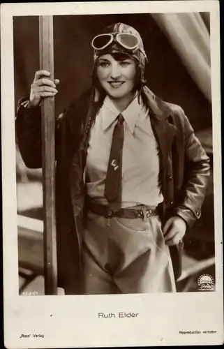 Ak Schauspielerin Ruth Elder in Pilot-Uniform, Portrait, Krawatte, Weißes Hemd