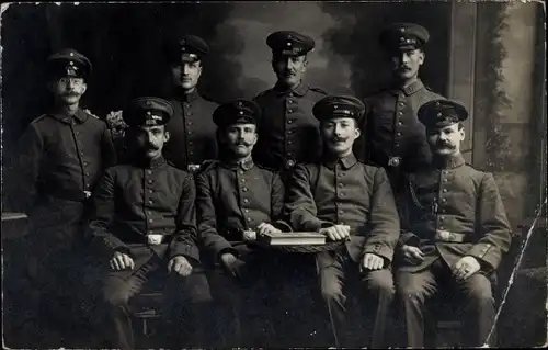 Foto Ak Deutsche Soldaten in Uniform, Kaiserreich, Gruppenbild