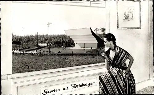 Passepartout Ak Driebergen Rijsenburg Utrecht Niederlande, Openluchttheater, Frau am Fenster