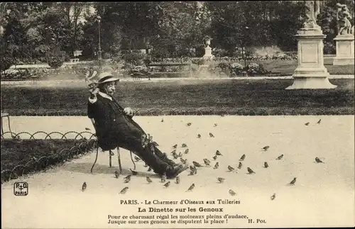 Ak Paris, Le Charmeur d'Oiseaux aux Tuilleries, La Dinette sur les Genoux